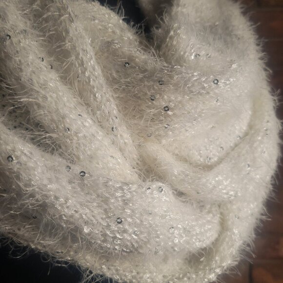 Infinity Scarf White Fuzzy/Fluffy Ultra-Soft with Sequins - Picture 2 of 7